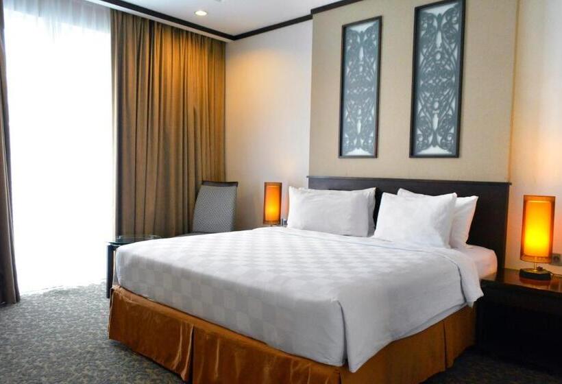 Номер Стандарт Вид на Бассейн, Swiss Belhotel Danum Palangkaraya