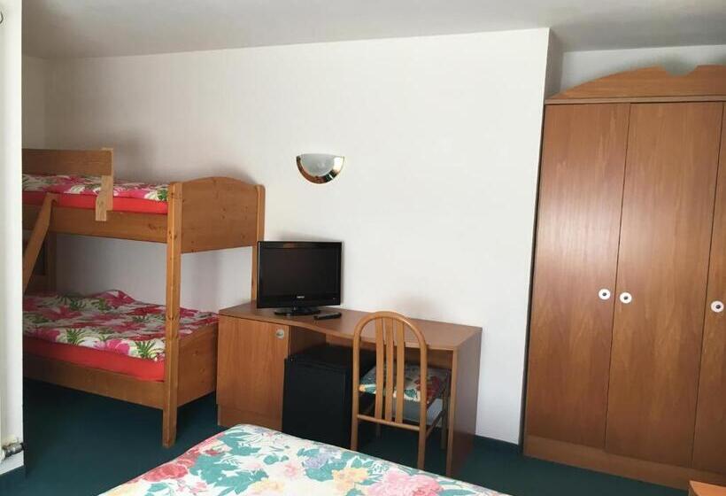 スタンダード４人部屋, Garni Enrosadira