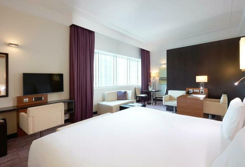 Номер Executive Кровать Кинг, Pullman Dubai Jumeirah Lakes Towers