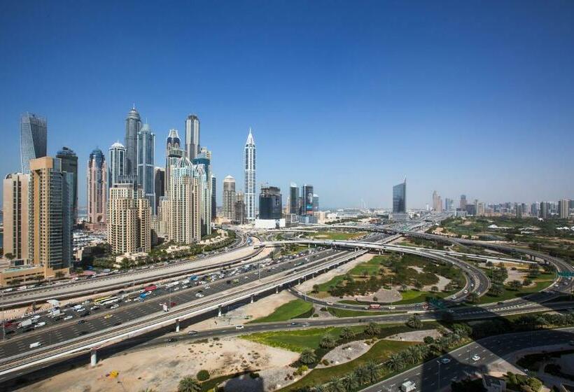 Номер Superior, Pullman Dubai Jumeirah Lakes Towers