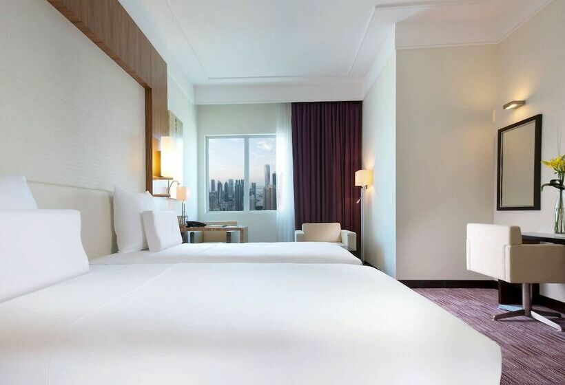Номер Superior, Pullman Dubai Jumeirah Lakes Towers