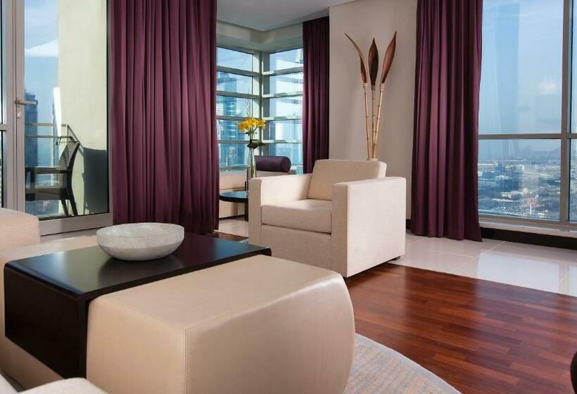 Люкс 3 Спальни, Pullman Dubai Jumeirah Lakes Towers