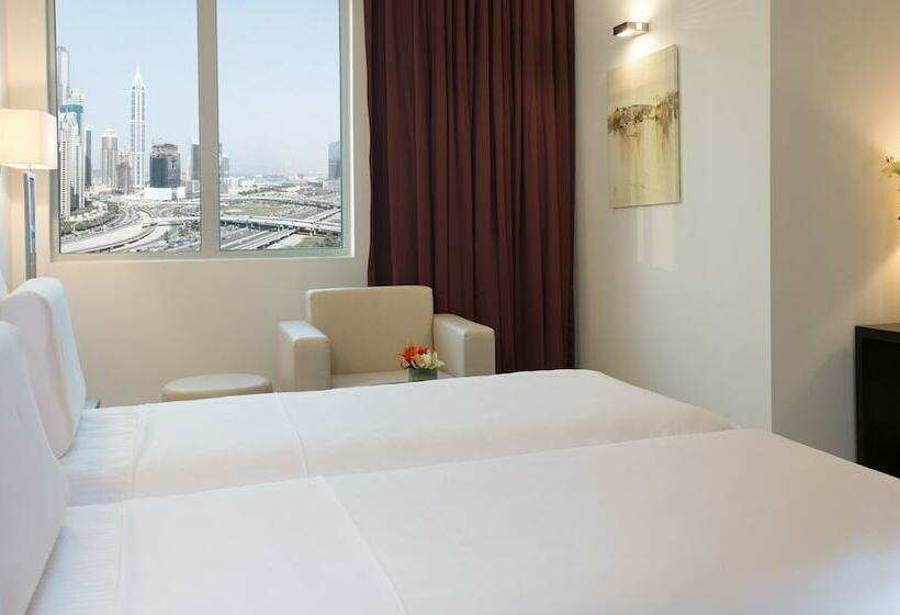 Люкс 3 Спальни, Pullman Dubai Jumeirah Lakes Towers