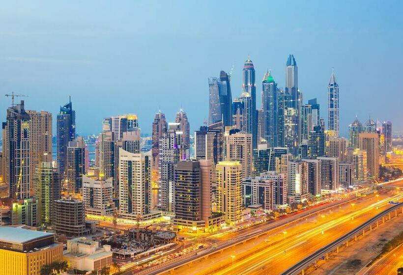 Люкс 3 Спальни, Pullman Dubai Jumeirah Lakes Towers