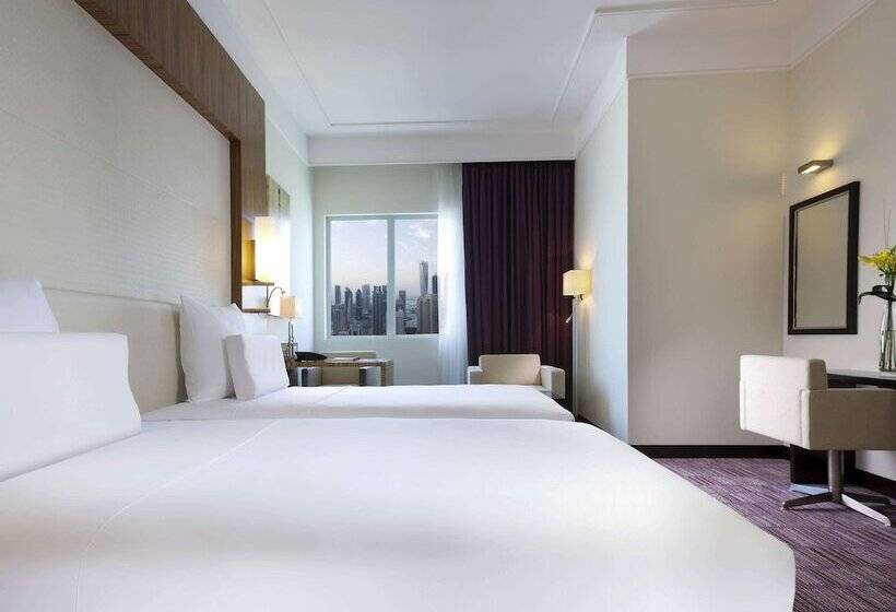 Номер Executive, Pullman Dubai Jumeirah Lakes Towers