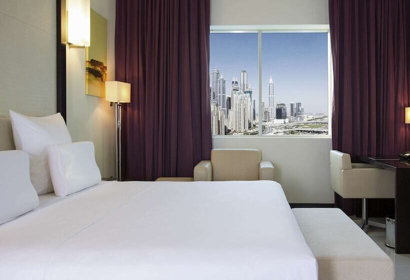 Люкс 3 Спальни, Pullman Dubai Jumeirah Lakes Towers