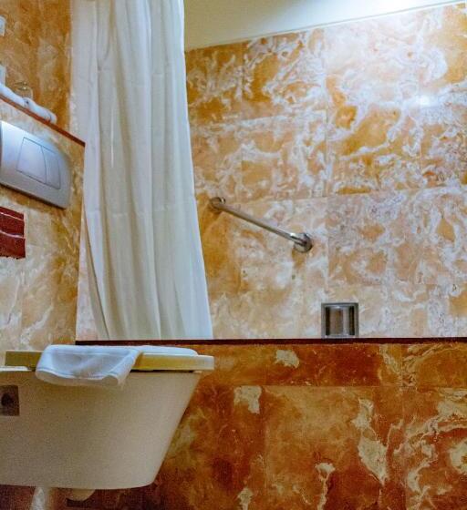 行政套房, Crown Regency Beach Resort
