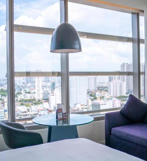 带大床的豪华间, Pullman Saigon Centre