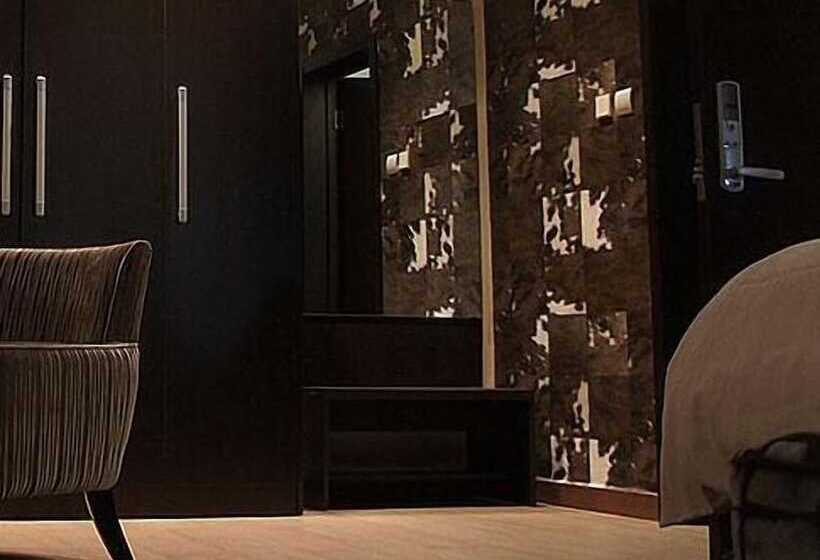 Mini Suite, Tudor House