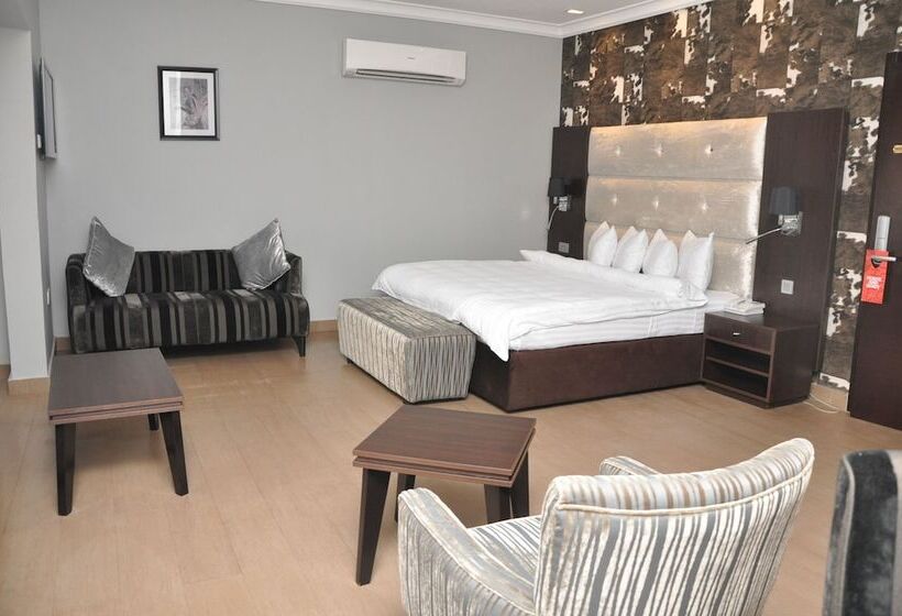 Mini Suite, Tudor House