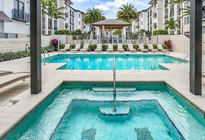 带3个卧室的公寓, Naples Square Paradise