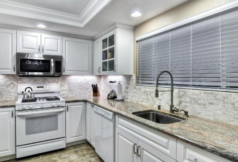 Апартаменты 2 Спальни, North Beach C