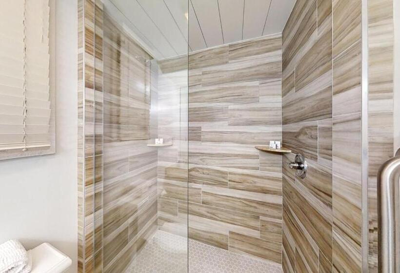 Апартаменты 2 Спальни, Whispering Woods Retreat