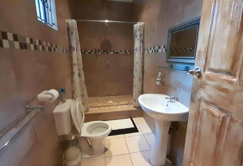 스탠다드 트리플 룸, Kadichueni Guest House