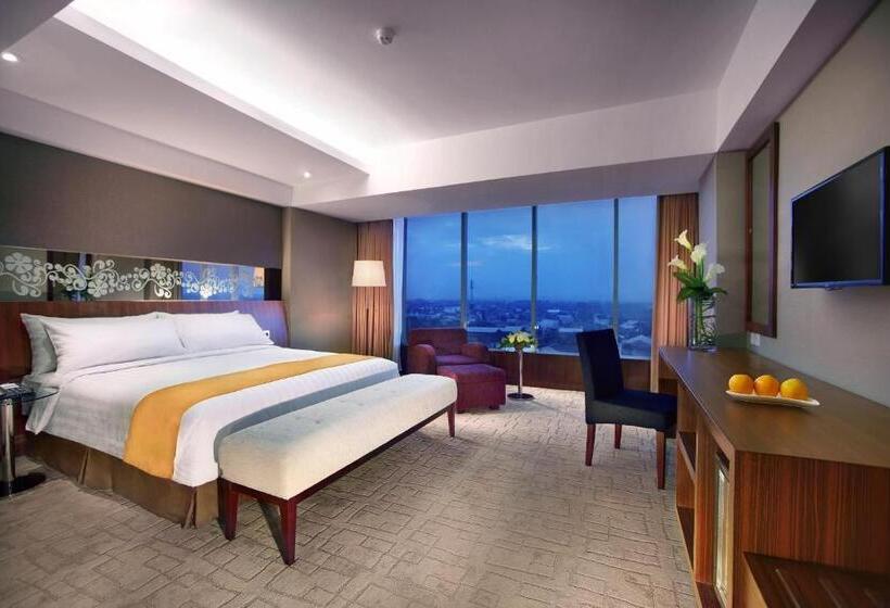 Номер Deluxe, Aston Madiun Hotel & Conference Center