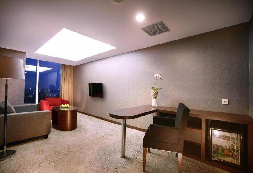 Полулюкс, Aston Madiun Hotel & Conference Center