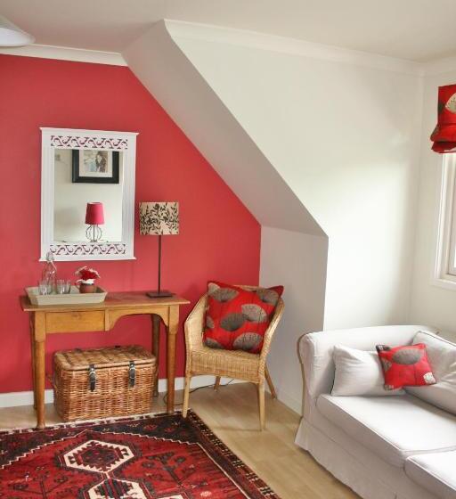 חדר משפחתי, Hare Lodge B&b