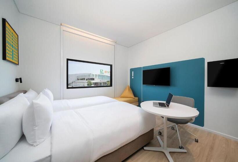 اتاق استاندارد, Go! Hotel Bowin At Robinson Lifestyle Bowin
