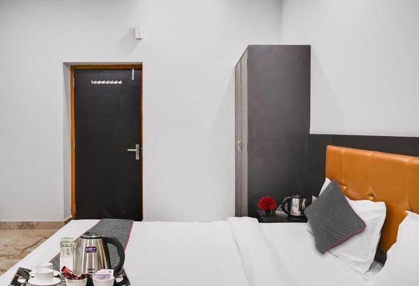 Трехместный Номер Deluxe, Super Townhouse Oak Hotel Ar Ganges Premium