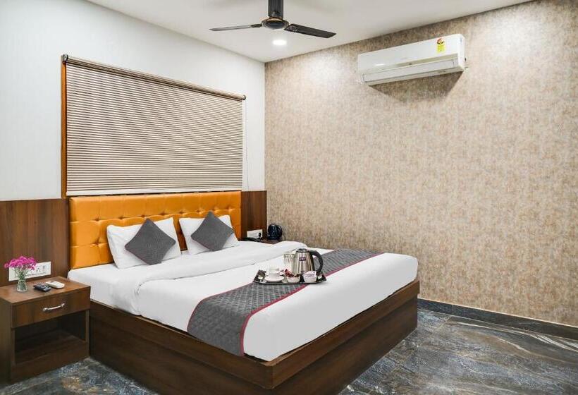 Трехместный Номер Deluxe, Super Townhouse Oak Hotel Ar Ganges Premium