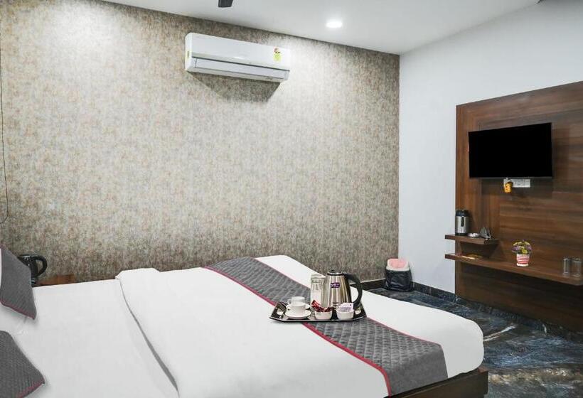 Трехместный Номер Deluxe, Super Townhouse Oak Hotel Ar Ganges Premium