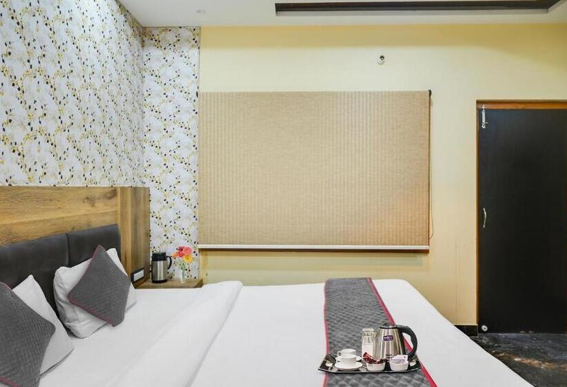 Трехместный Номер Deluxe, Super Townhouse Oak Hotel Ar Ganges Premium