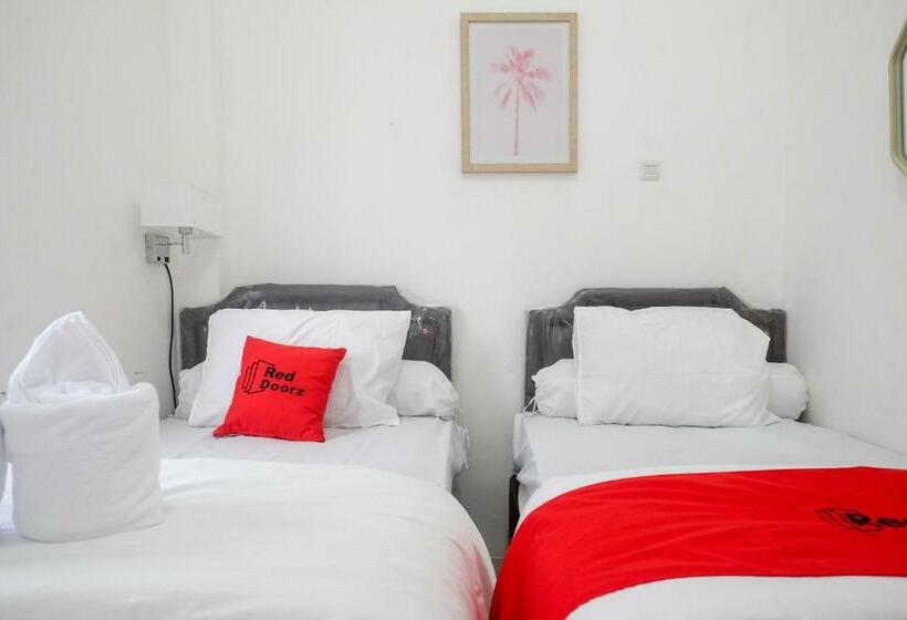 디럭스 룸, Reddoorz Plus At Lovina Inn Tonrangeng River Side