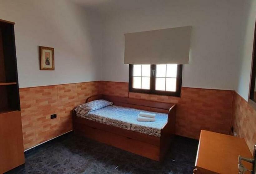 اتاق استاندارد یک نفره, Sunset House