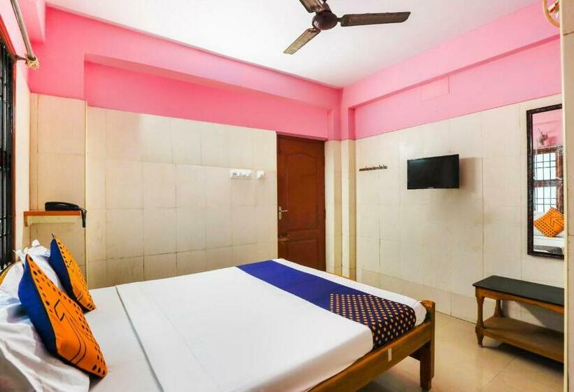 Номер Стандарт, Spot On Grand Residency Near Marina Beach