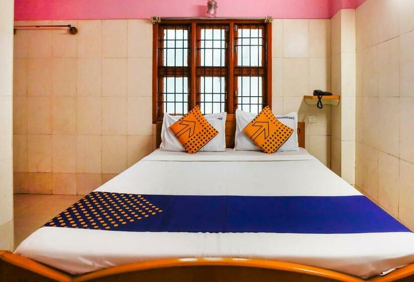 Номер Стандарт, Spot On Grand Residency Near Marina Beach