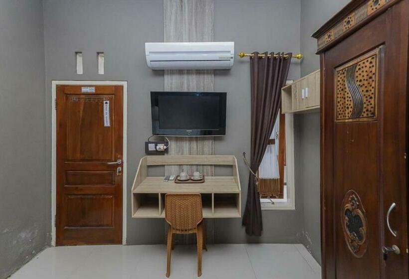 Номер Стандарт, Reddoorz Syariah At House Of Melati Kepanjen