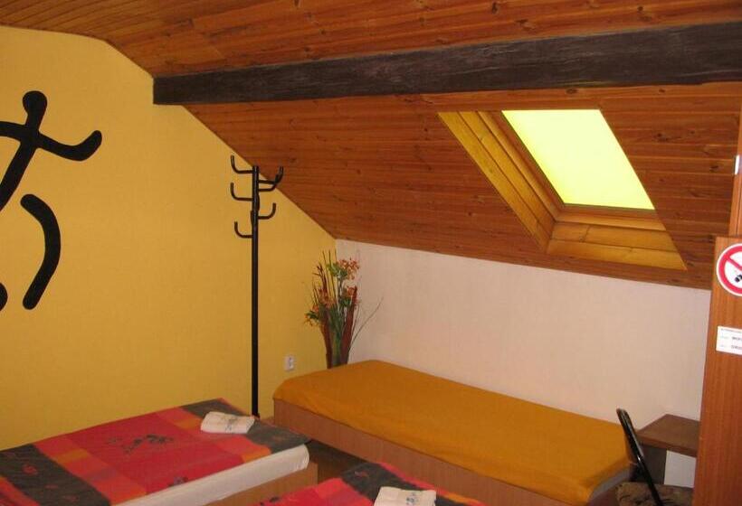 스탠다드 트리픔 룸 공동욕실, Bed & Breakfast Penzion Brno