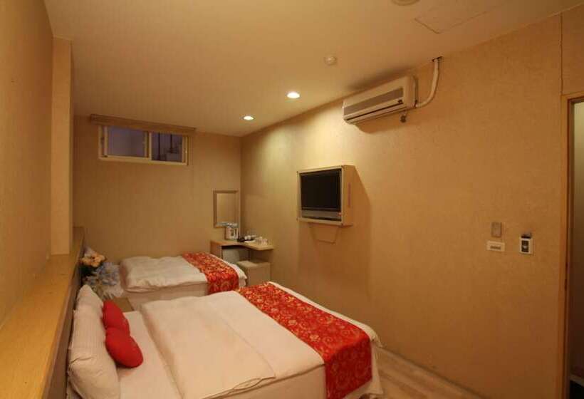 اتاق استاندارد سه نفره, Tanxiang Resort Hotel Sun Moon Lake Harbour   Sun Moon Lake Pier