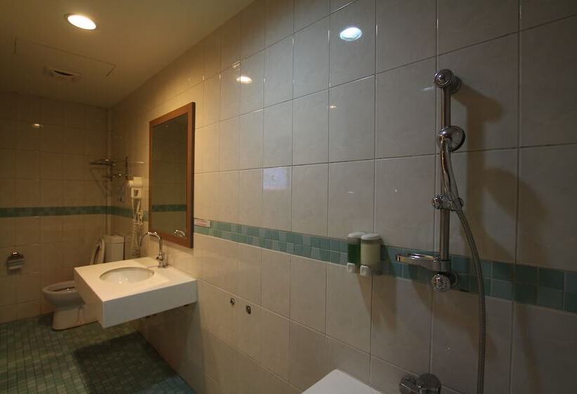 اتاق استاندارد چهار تخته, Tanxiang Resort Hotel Sun Moon Lake Harbour   Sun Moon Lake Pier