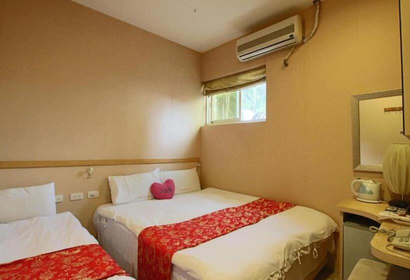 اتاق لوکس سه تخته, Tanxiang Resort Hotel Sun Moon Lake Harbour   Sun Moon Lake Pier