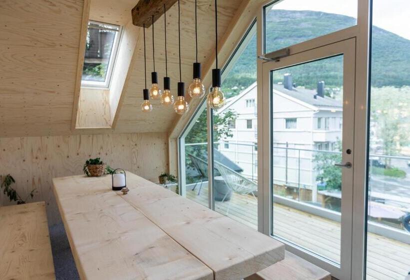 バス共有のスタンダードルーム, Lodgen Stryn
