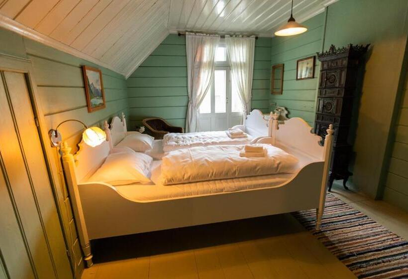バス共有のスタンダードルーム, Lodgen Stryn