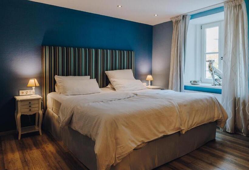 Quarto Basic, Little 7   Boutique