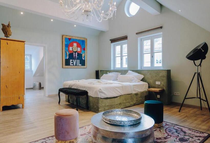 Quarto Deluxe, Little 7   Boutique