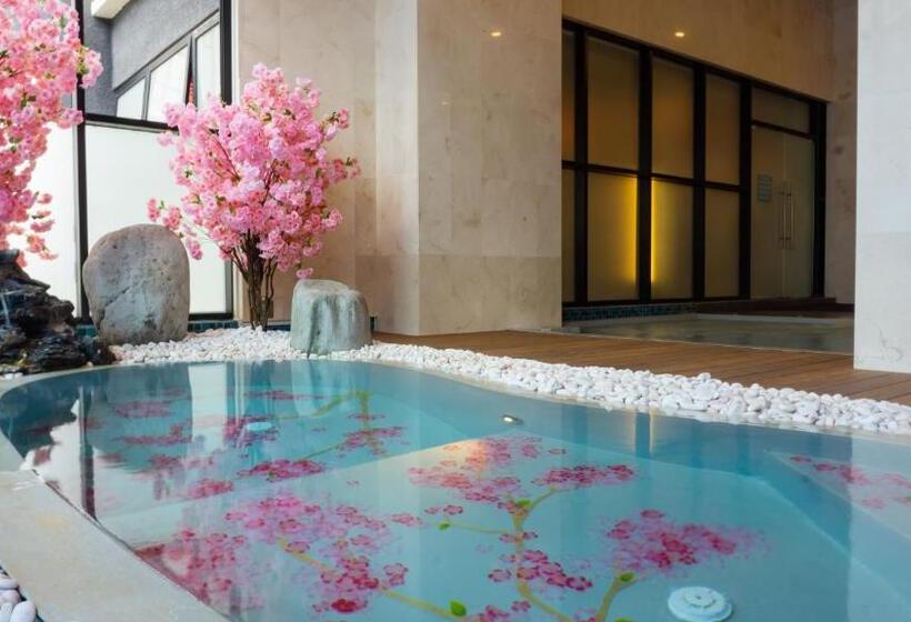 استودیوی لوکس, The Yanné, Onsen