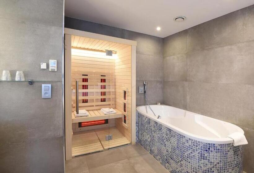 Люкс с гидромассажем, Ibis Styles La Louviere