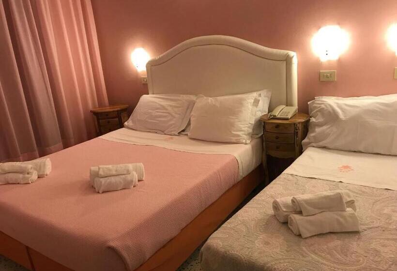 带海景标准四人间, B&b Negresco