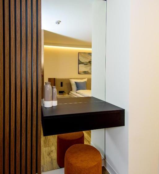 家庭间, Twentyfour Living