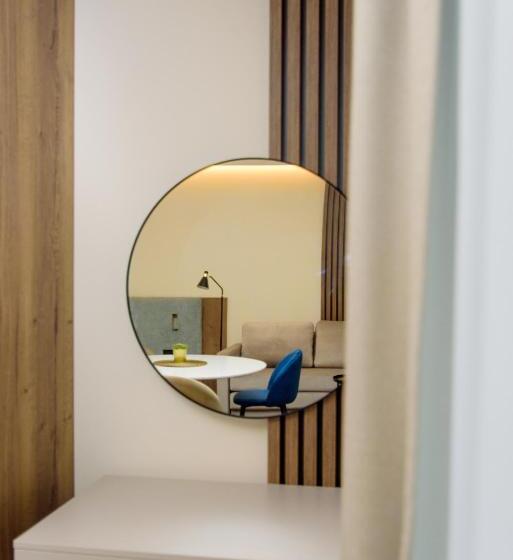 家庭间, Twentyfour Living