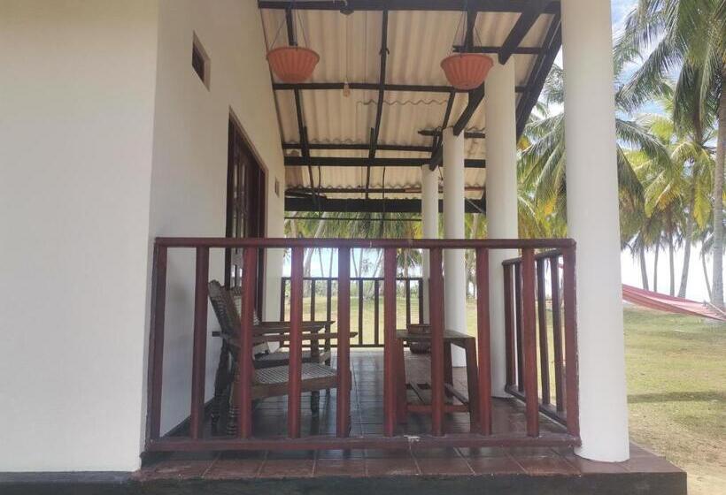 اتاق لوکس با چشم‌انداز دریا, Helios Beach Resort