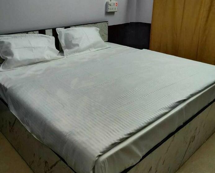 Трехместный Номер Классика, Spot On Hotel New Bright