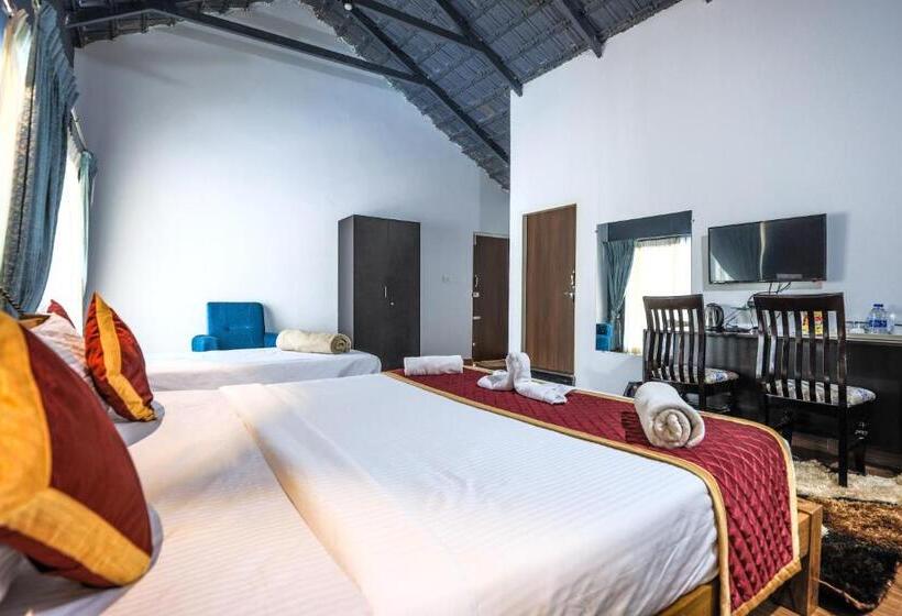 Номер Стандарт Вид на Бассейн, The Spectrum Resort, Chikmagalur