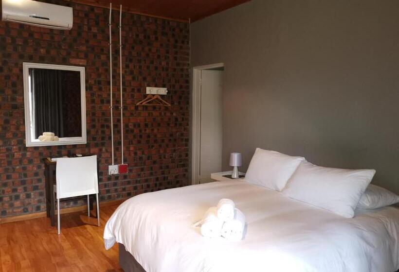 Номер Стандарт Вид на Сад, En Route Guest House