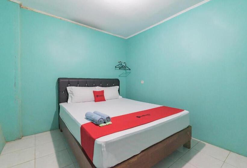 디럭스 룸, Reddoorz Near Pantai Ujung Genteng
