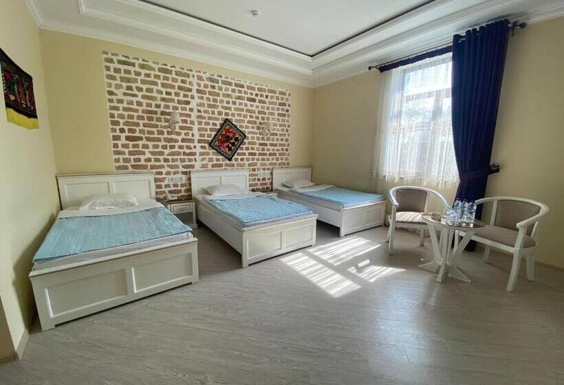 标准三人间, City Samarkand